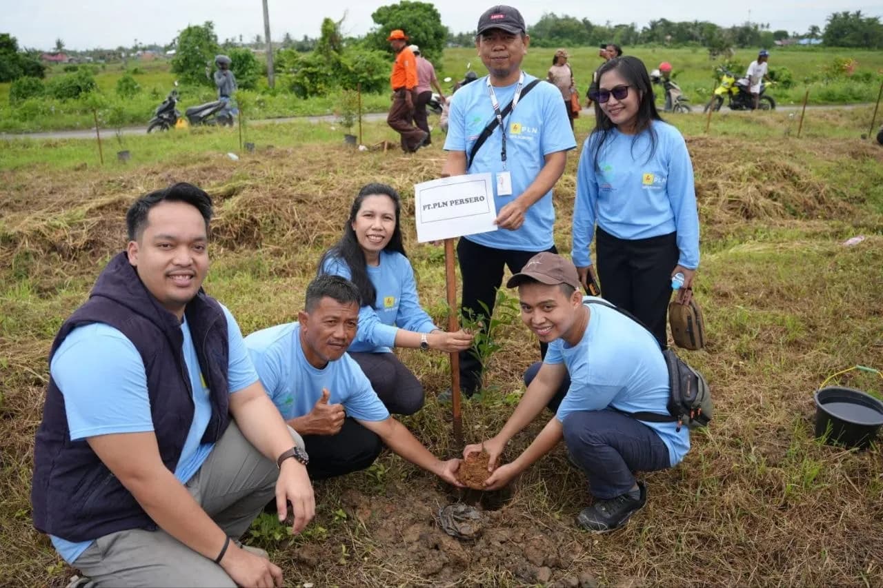 Ilustrasi berita Lingkungan: Dukung Gerakan ASRI Pemprov Papua Barat Daya, PLN Tanam 500 Bibit Pohon di Sorong