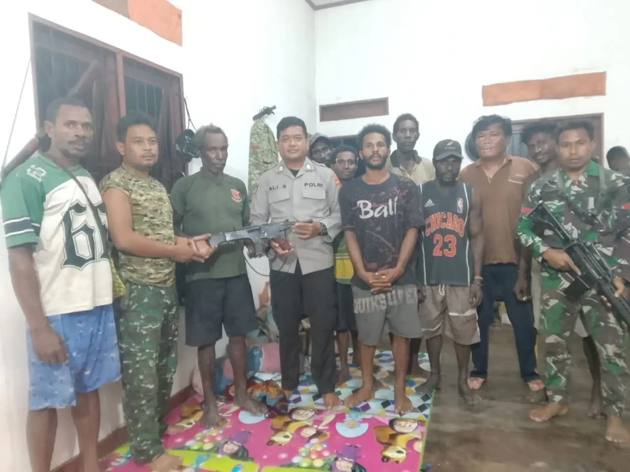 Ilustrasi berita Mimika: Temuan Senjata Rakitan di Kapiraya Diserahkan ke Polisi, Polres Mimika Selidiki Asal-usulnya