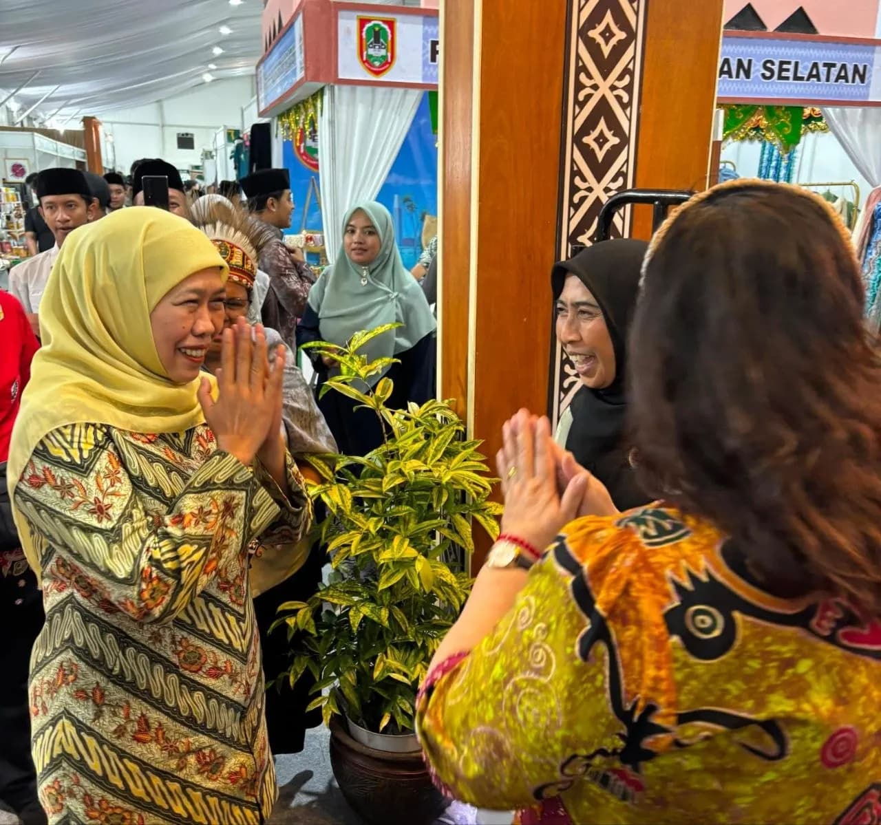 Ilustrasi berita Mimika: Gerai Mimika Diserbu Pengunjung di Pameran Serambi Nusantara, Lintje: Hari Pertama Kami Kewalahan
