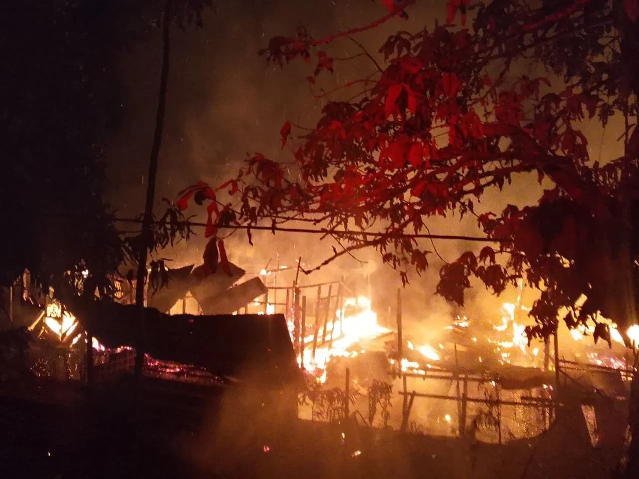 Ilustrasi berita JAYAPURA: Dua Unit Rumah Warga Terbakar di Kampung Netar Sentani Timur, Diduga Akibat Korsleting Listrik