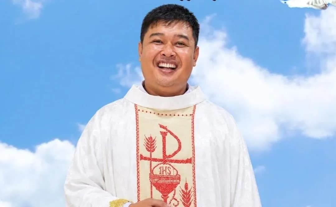 Ilustrasi berita Mimika: Padahal Besok Resmi Pindah Tugas ke Palembang, Pastor David Berenang di Kuala Kencana Saat Datang Pamitan