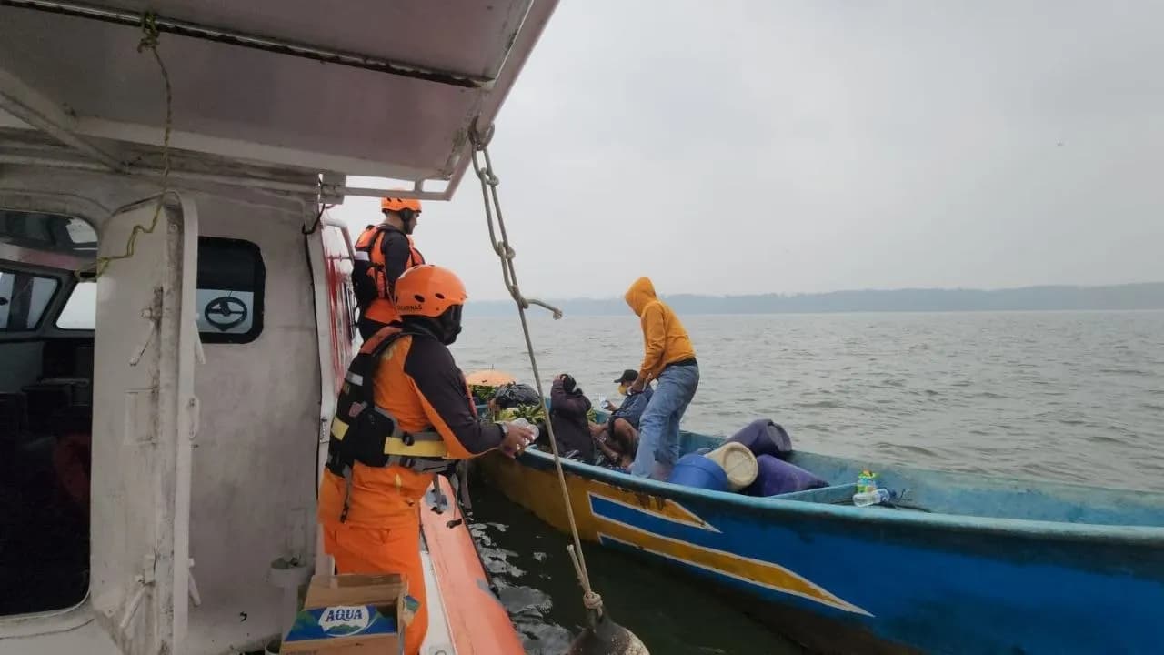 Ilustrasi berita Mimika: Asap Pekat Bikin Long Boat Berisi 7 Orang Hilang Arah di Perairan Timika, Begini Kondisi Seluruh Penumpang