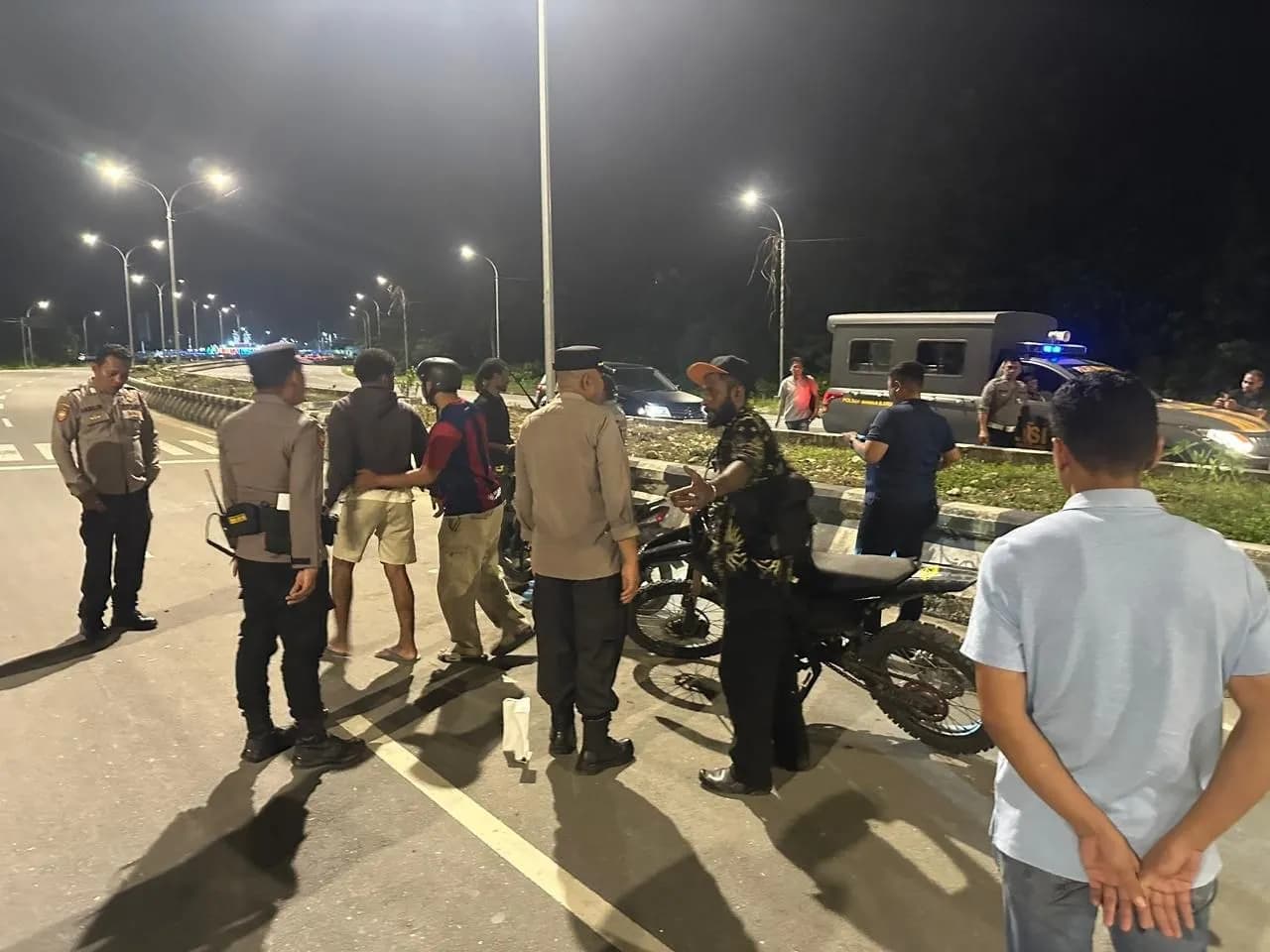 Ilustrasi berita Mimika: Tekan Ancaman Gangguan Kamtibmas, Polsek Miru Gencarkan Patroli Dialogis di Titik Rawan