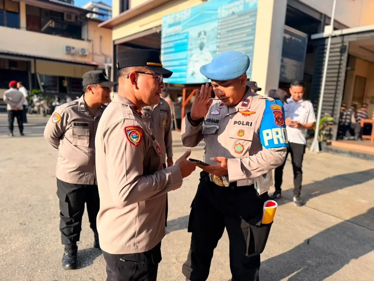 Ilustrasi berita JAYAPURA: Tiba-tiba Periksa Isi HP Personel Polisi, Ternyata Barang Ini yang Dicari Propam Polresta Jayapura Kota