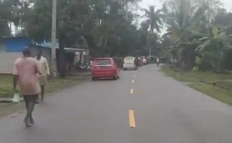 Ilustrasi berita Mimika: Jalan Poros Timika–Pomako Dipalang Warga, Diduga Dipicu Kisruh Pembagian Dana Desa Kampung Hiripau