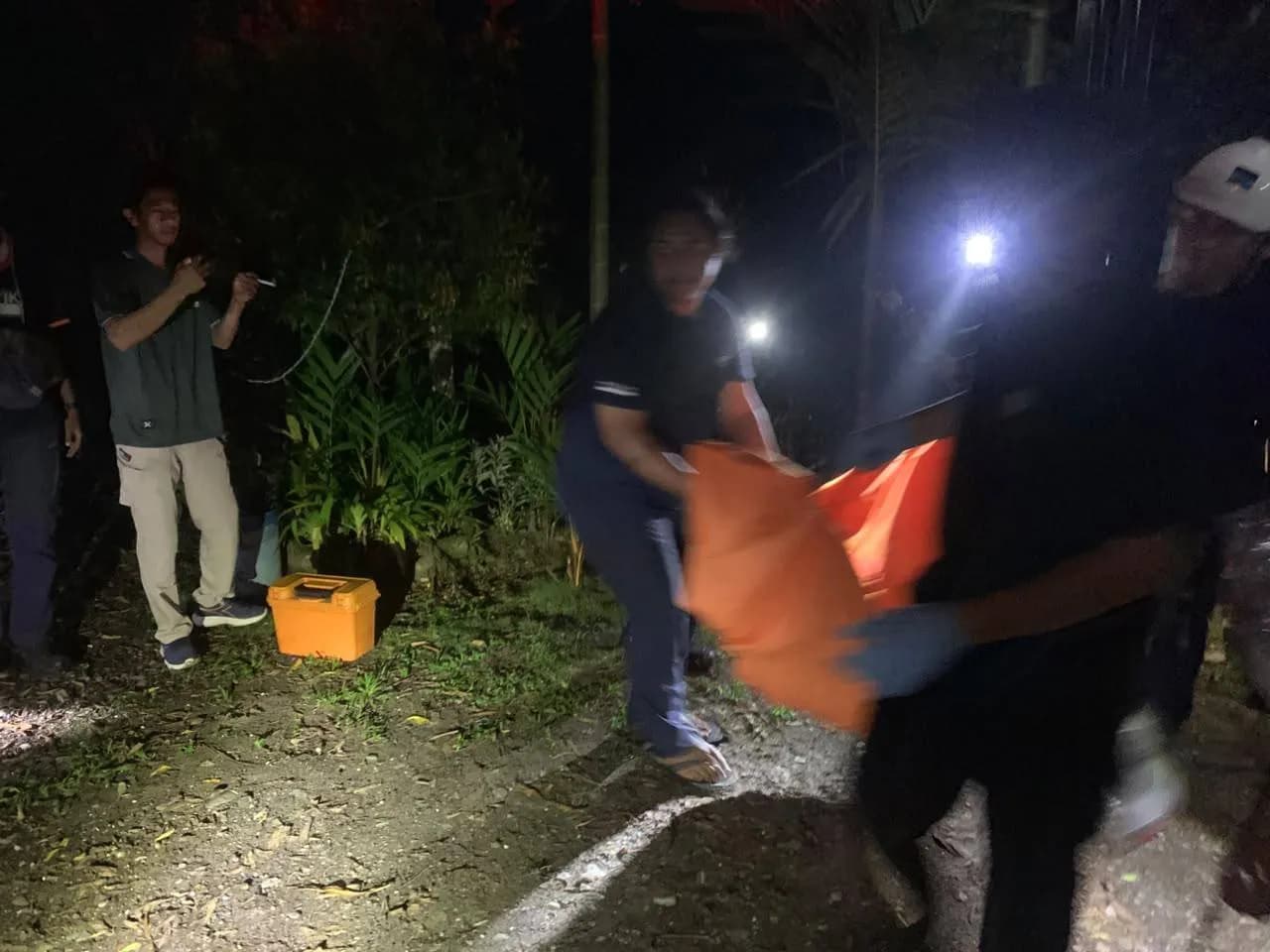 Ilustrasi berita Mimika: Seorang Pria Ditemukan Meninggal di Lorong Samping Graha Eme Neme Timika, Diduga Korban Penganiayaan
