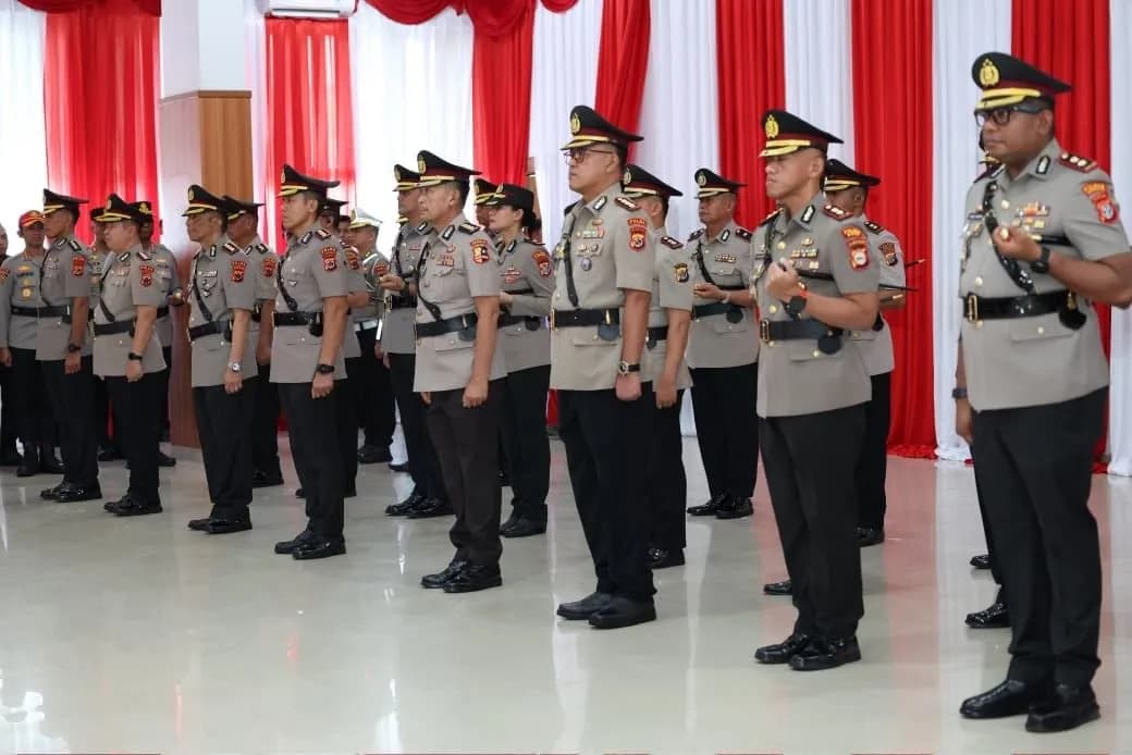 Ilustrasi berita Papua: Kapolda Papua Resmi Rotasi Pejabat Utama dan 13 Kapolres, Frits Erari Jabat Ps Kapolres Supiori, Cek Nama-nama yang Dilantik