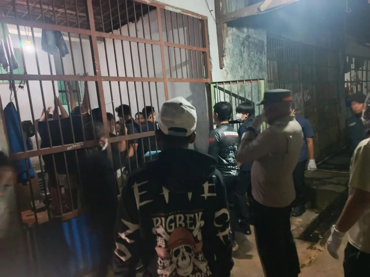 Ilustrasi berita Mimika: Tim Gabungan Razia Blok Hunian Warga Binaan Lapas Kelas II B Timika, Ditemukan Sejumlah Barang Berbahaya