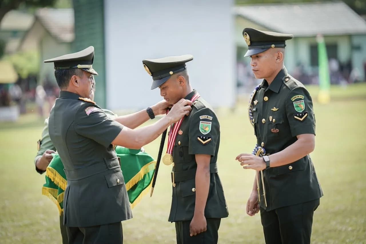 Ilustrasi berita Pendidikan: Dilantik Pangdam, 98 Prajurit Muda TNI di Papua Resmi Sandang Pangkat Sersan Dua, Diingatkan 5 Hal Penting Ini