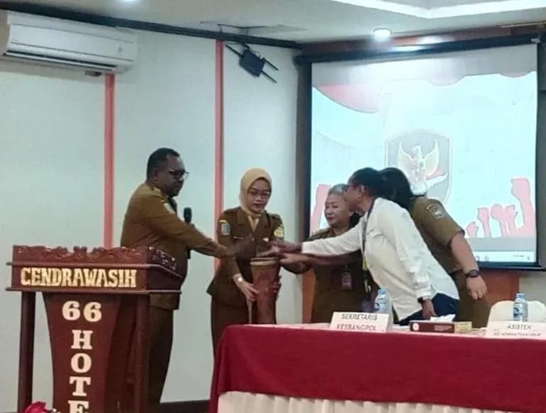 Ilustrasi berita Mimika: Bukan Sekadar Bekerja di Mimika, Tenaga Kerja Asing Diharapkan Beri Kontribusi bagi Ekonomi dan Tenaga Kerja Lokal