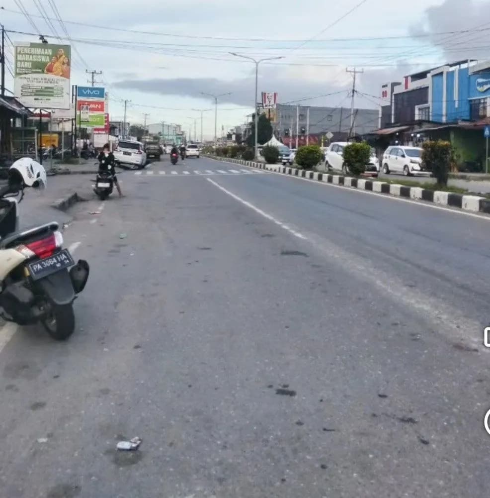 Ilustrasi berita Mimika: Kendaraan Overload Jadi Biang Kerok, Perbaikan Jalan Hasanudin Timika Telan Anggaran Rp 5 Miliar