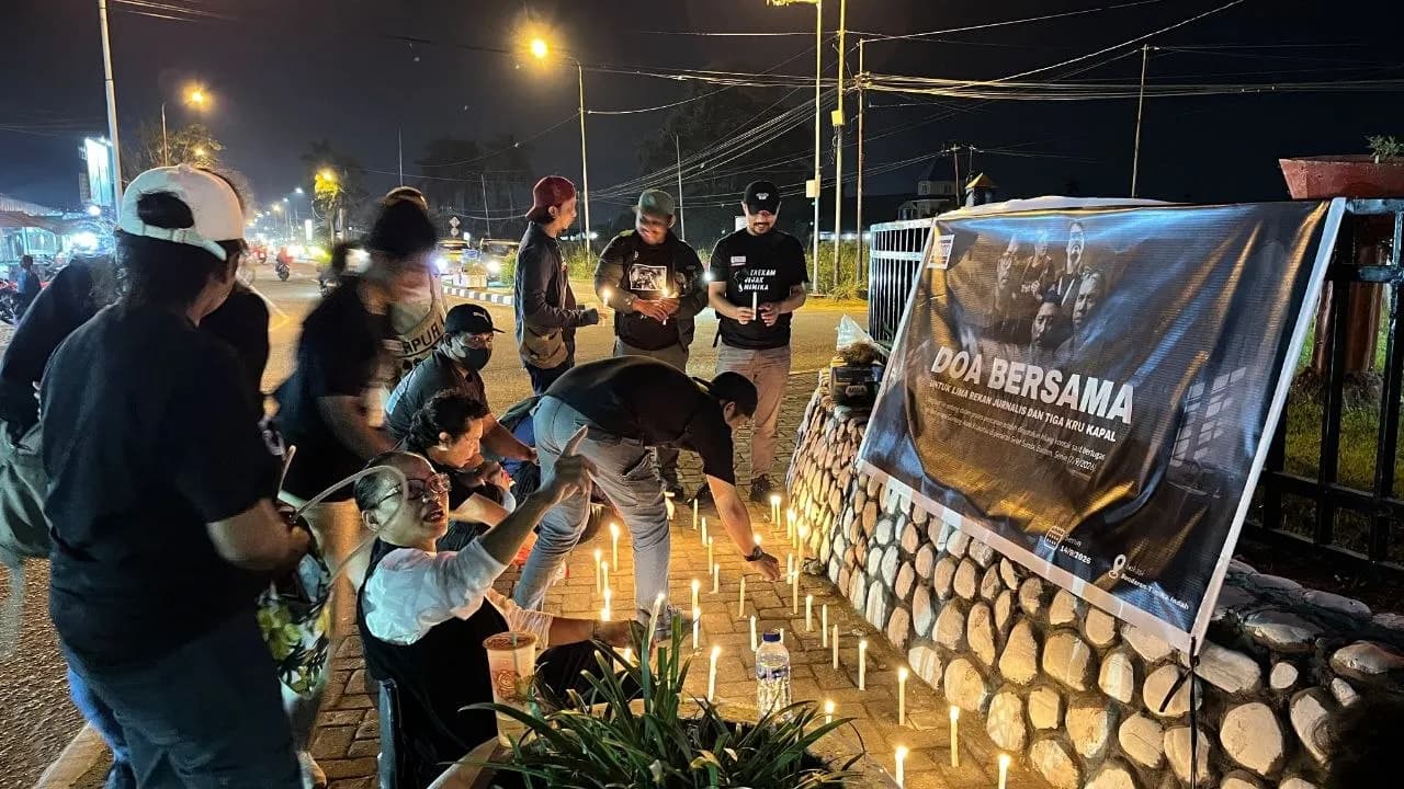 Ilustrasi berita Mimika: Jurnalis Mimika Nyalakan Lilin, Dukung Perpanjangan Pencarian 5 Wartawan Hilang di Krakatau