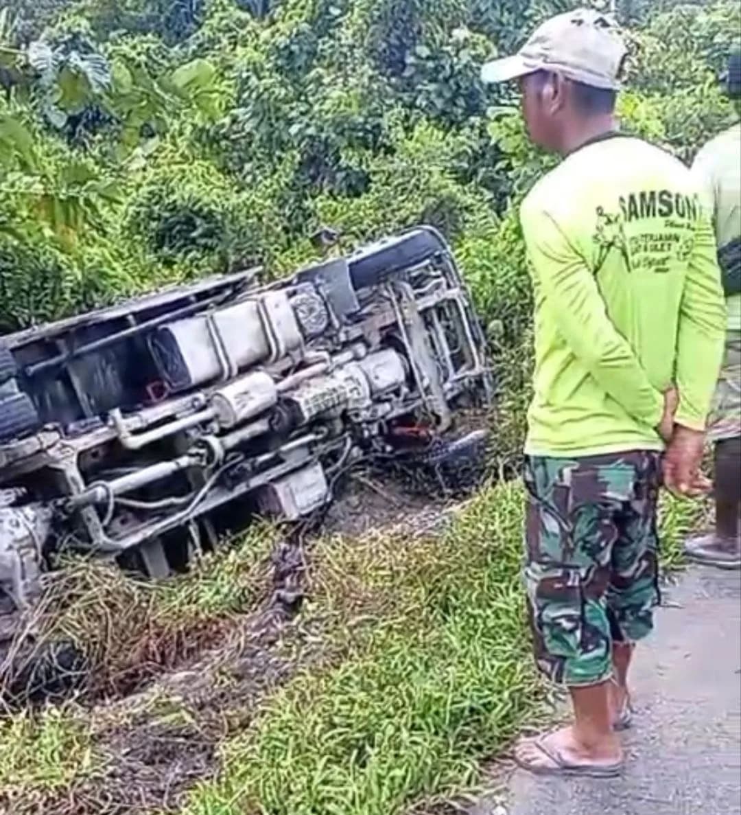 Ilustrasi berita Mimika: Truk Muatan Kayu Terbalik di Pertigaan Logpon - SP 6 Timika, Lima Orang Dilaporkan Luka-luka