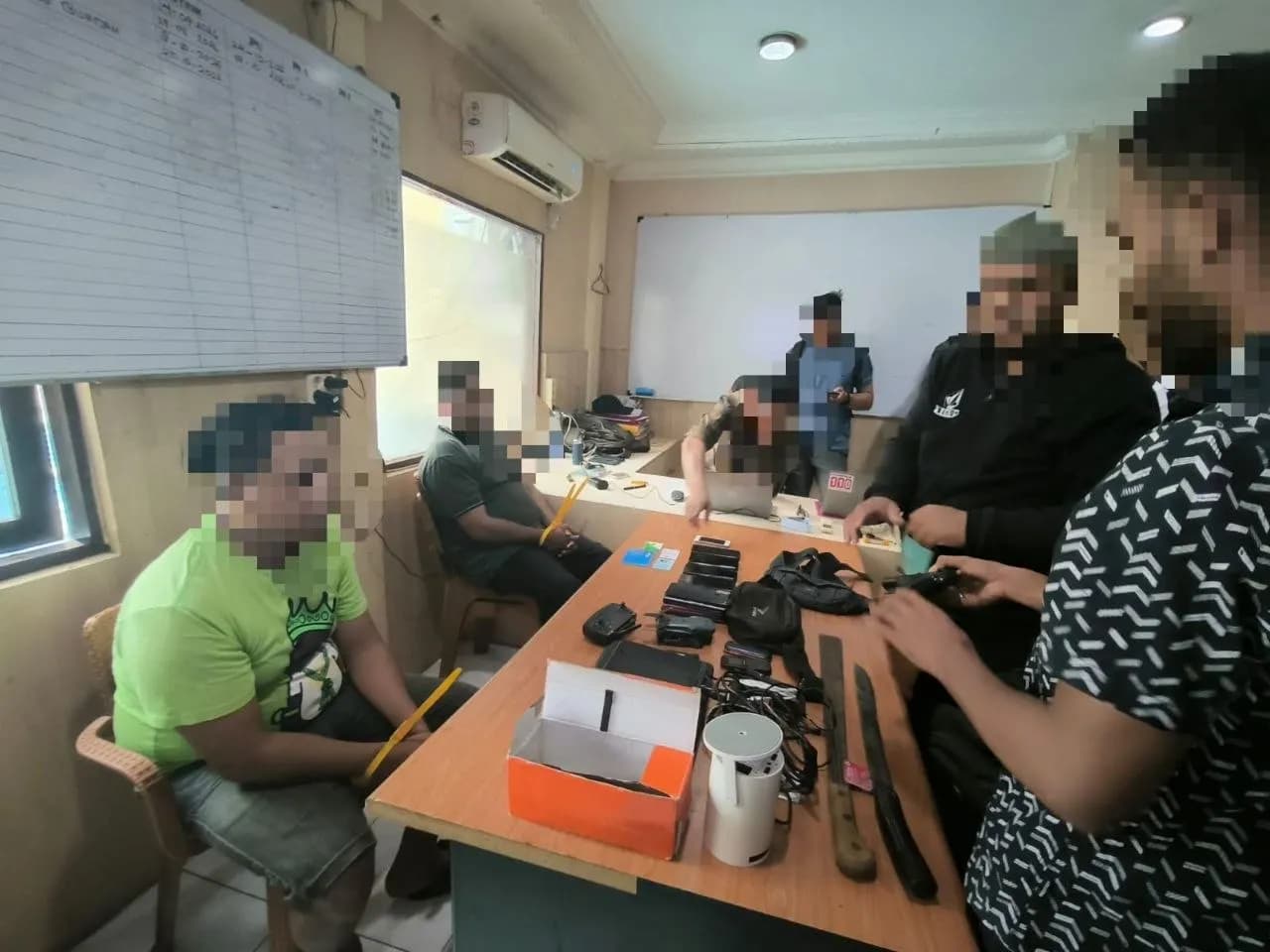 Ilustrasi berita JAYAPURA: Kembangkan Jaringan Peredaran Amunisi Ilegal di Jayapura, Satgas Damai Cartenz Amankan Dua Orang