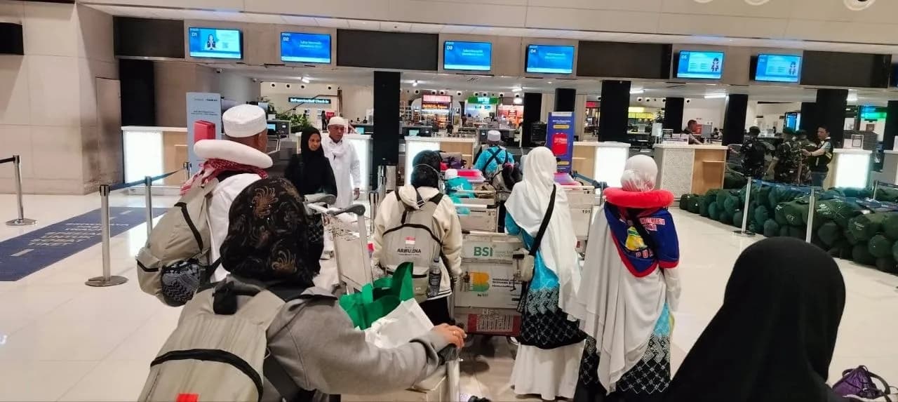 Ilustrasi berita Mimika: Rombongan Pertama Jemaah Haji Asal Mimika Tiba di Bandara Mozes Kilangin