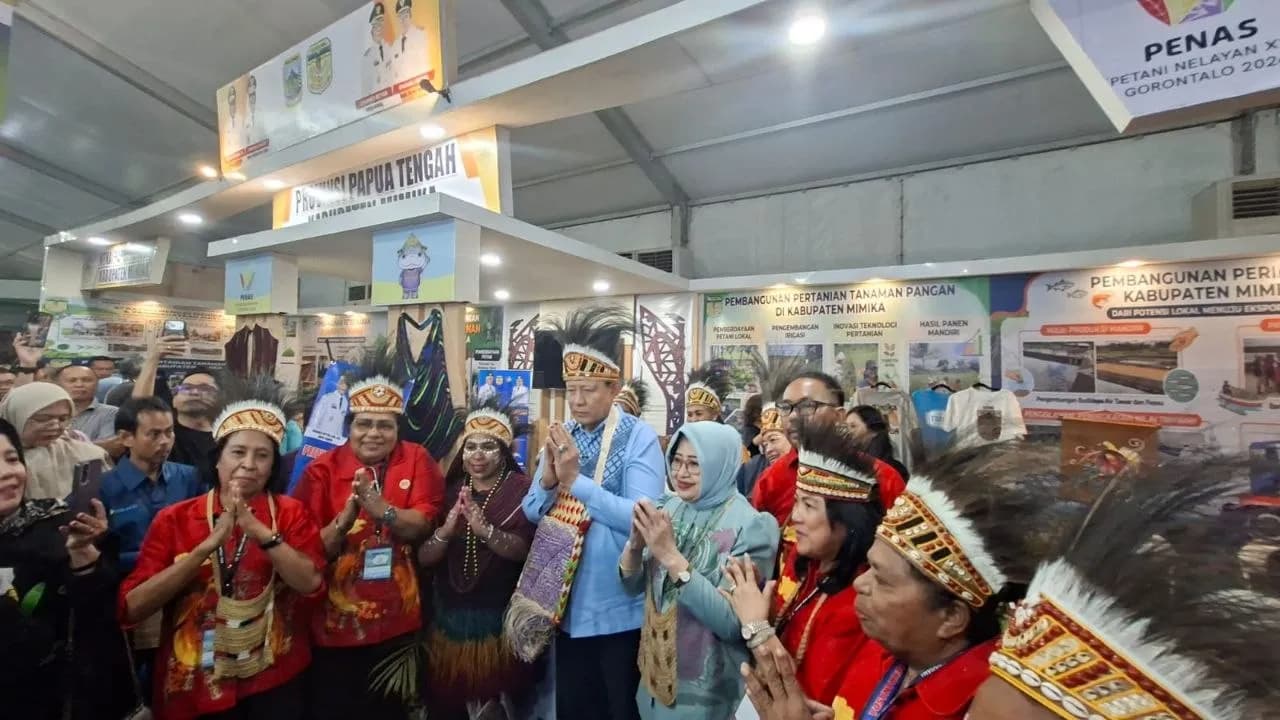 Ilustrasi berita Mimika: Gubernur Gorontalo Kunjungi Stand Mimika di Pameran Penas XVII KTNA, Tekankan Persaudaraan Antar Daerah