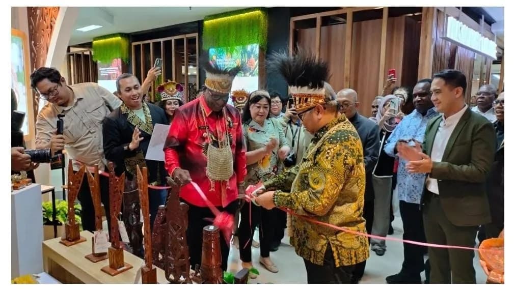 Ilustrasi berita Mimika: Beragam Kiat Dekranasda Pasarkan Produk Unggulan, Teras Mimika di Jakarta Jadi Etalase Karya Papua Tengah
