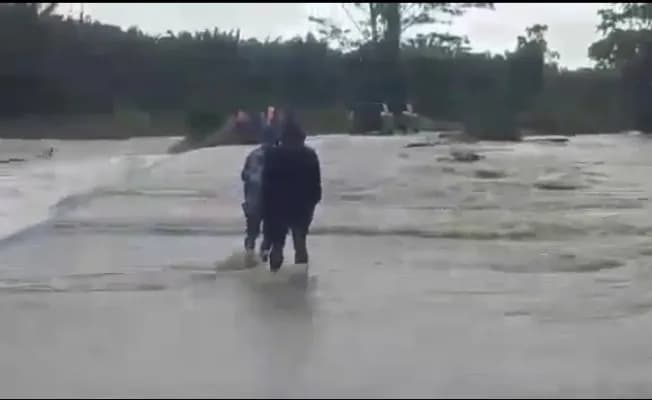 Ilustrasi berita Mimika: BNPB Belum Sampai Lokasi, Jalan Putus, Nasib Kampung Iwaka yang Dilanda Banjir Belum Diketahui