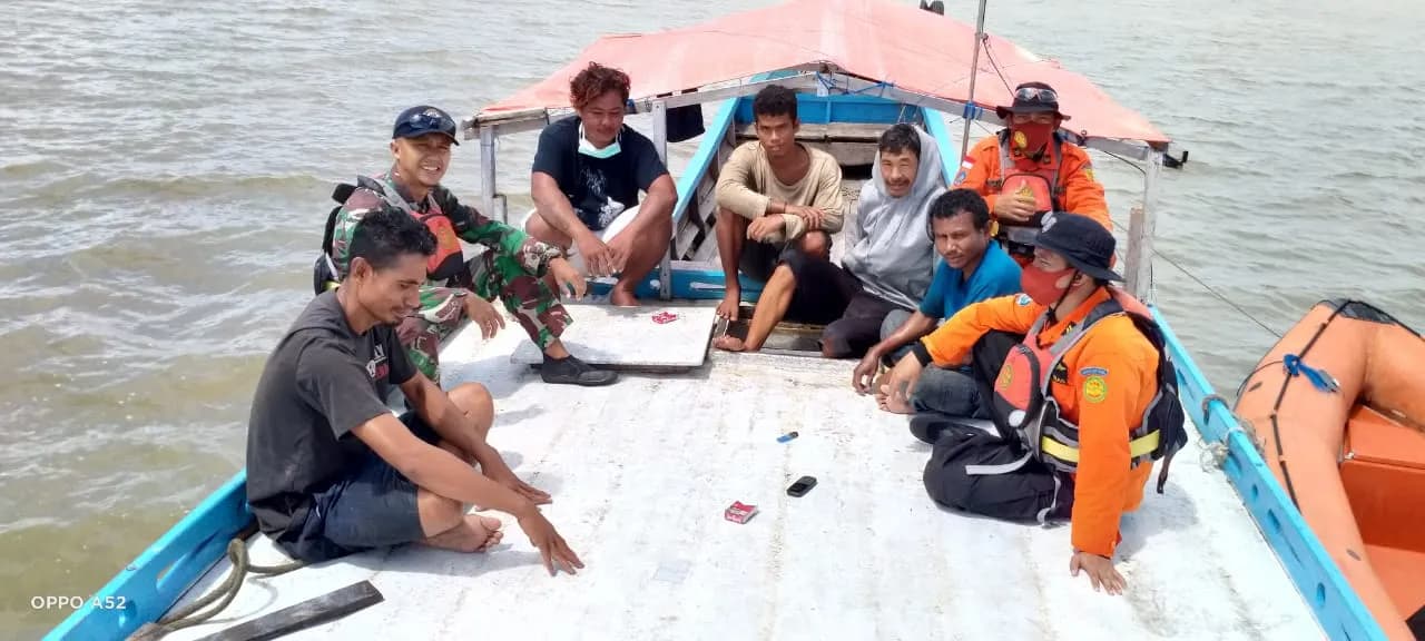 Nahkoda dan Penumpang KM Kemilau Kencana Timika selamat setelah kapal motornya rusak dihantam ombak