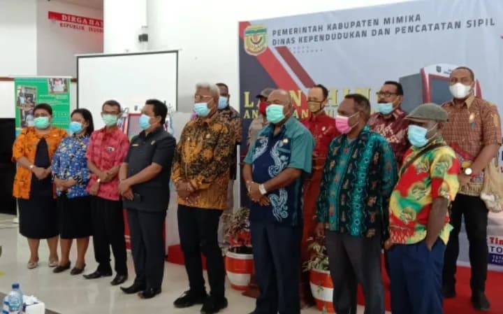 Mesin ADM cetak KK dan KTP