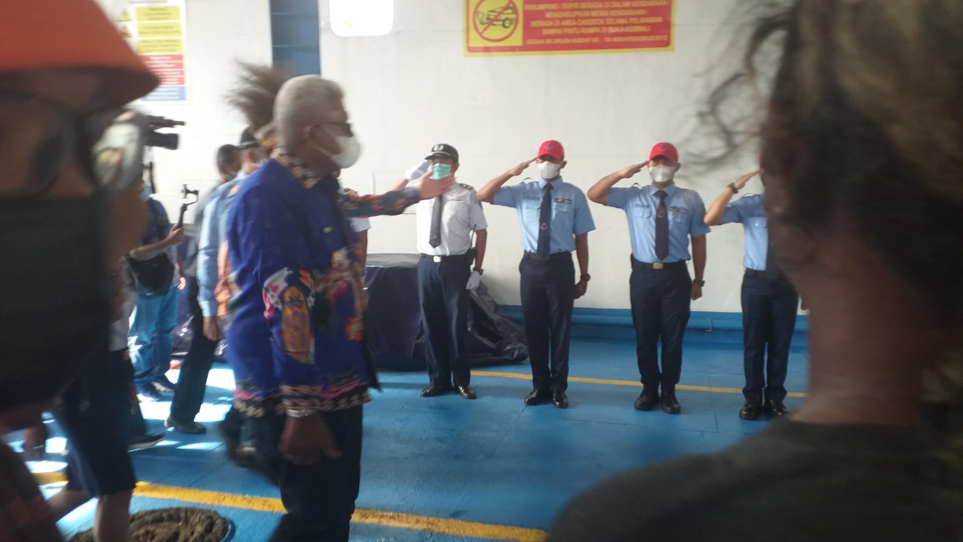 Wakil Bupati Mimika, Johannes Rettob saat meresmikan penggunaan KMP Satya Kencana 02