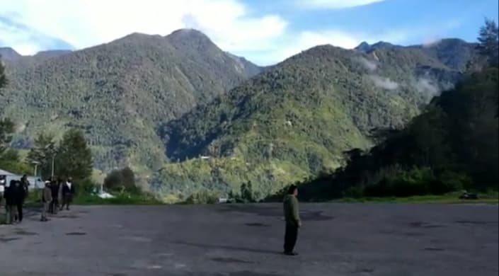 Ilustrasi berita Papua: Bandara Beoga Tidak Lagi Diterbangi Pesawat, Ujung Utara Dikuasai KKB, Bupati Minta ASN dan Pegawai Kontrak Jangan Keluar !!!