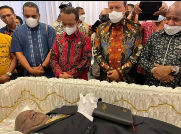 Ilustrasi berita Mimika: Catatan Singkat Klemen Tinal, Sang Maestro Politik Papua yang Selalu Membumi