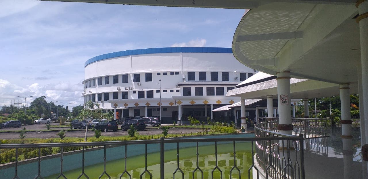 Ilustrasi berita MIMIKA: Dipertanyakan !!! Gedung Dewan Megah, DPRD dan Pemda Mimika Tetap Bahas RAPBD Tahun 2022 di Hotel Aston Jayapura