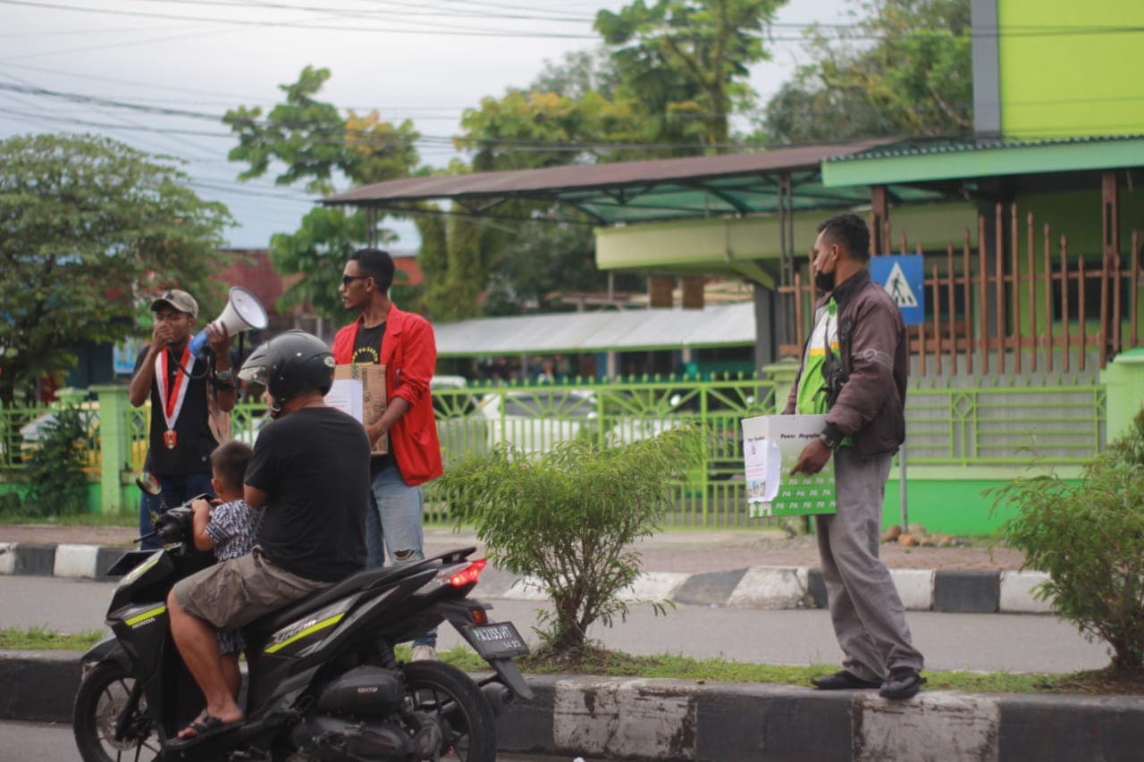 Ilustrasi berita MIMIKA: Warga Timika Mulai Kumpulkan Sumbangan untuk Korban Banjir Sorong, GMNI Gelar Aksi Galang Dana di Jalan