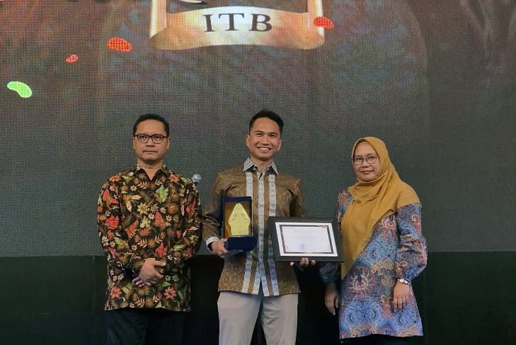 Ilustrasi berita Mimika: Konsen Majukan Pendidikan, PT Freeport Indonesia Dianugerahi Penghargaan dari ITB