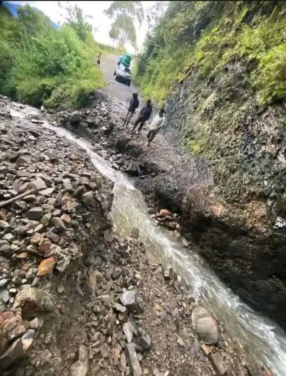 Ilustrasi berita Nasional: Akses Perbatasan Tolikara–Puncak Jaya Terganggu, Longsor Tutup Jalur Trans Wamena