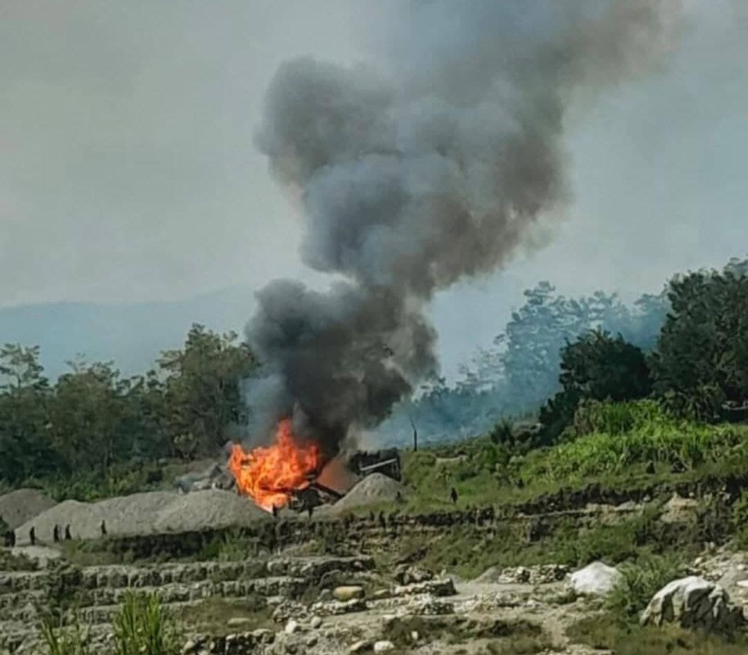 Ilustrasi berita NASIONAL: Perang Suku di Wouma Kembali Pecah, Puluhan Rumah Dibakar Massa yang Bertikai