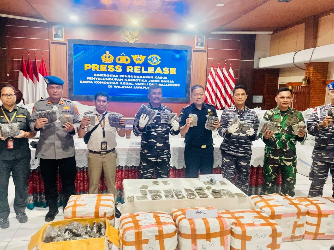 Ilustrasi berita EDITORIAL: TNI AL Gagalkan Penyelundupan Ganja, Vanili Ilegal dan Ballpress di Jayapura, 9 Orang Diamankan