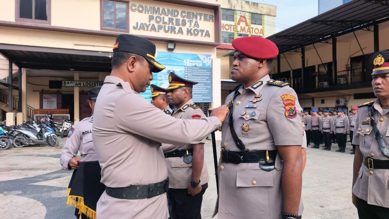 Ilustrasi berita EDITORIAL: Lima Pejabat Utama di Polresta Jayapura Kota Diganti, Kapolresta Minta Segera Menyesuaikan Diri