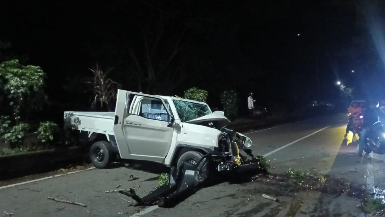 Ilustrasi berita Jayapura: Sopir Mabuk, Mobil Toyota Hilux Rangga Tabrak Pohon di Pertigaan Genyem–Sentani