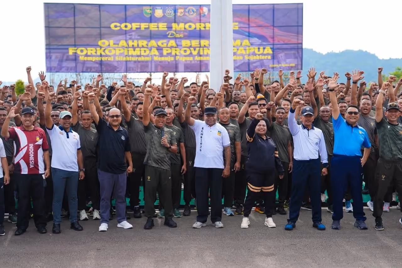 Gubernur Papua Matius Fakhiri bersama Forkopimda Papua saat senam bersama
