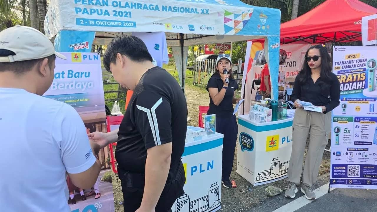 Booth PLN hadir dalam kegiatan Car Free Day (CFD) dengan membawa promo tambah daya “Semangat Baru Makin Berdaya” sebagai upaya memberikan kemudahan bagi masyarakat untuk melakukan penambahan daya listrik dengan biaya lebih terjangkau melalui aplikasi PLN Mobile.