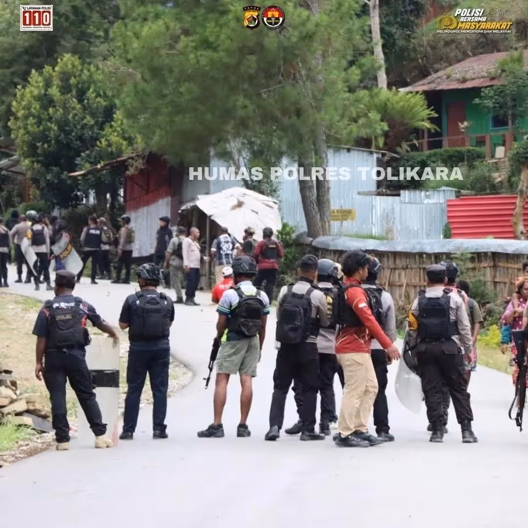 Polres Tolikara saat melakukan pengamanan bentrok warga di Kabupaten Tolikara