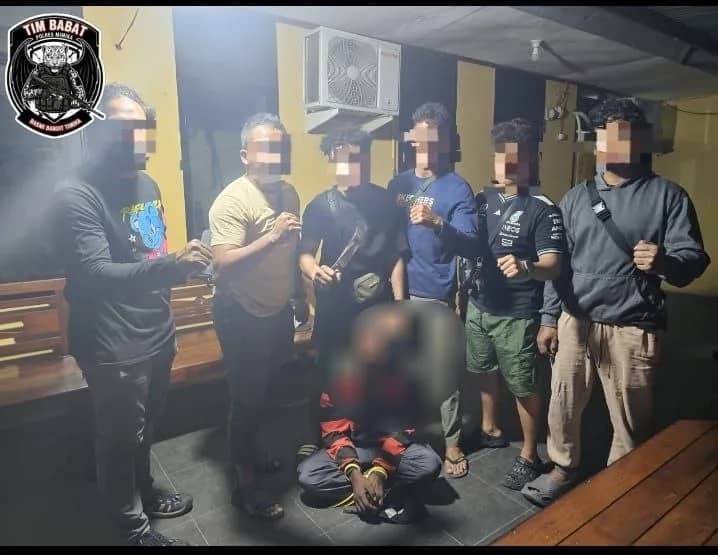 Pelaku saat diamankan Tim Babat Satreskrim Polres Mimika.