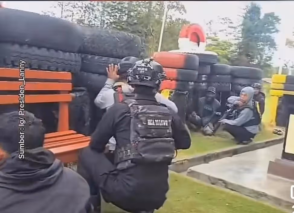 Suasana saat terjadi kontak tembak antara OPM dan TNI-Polri pada Senin (17/8).