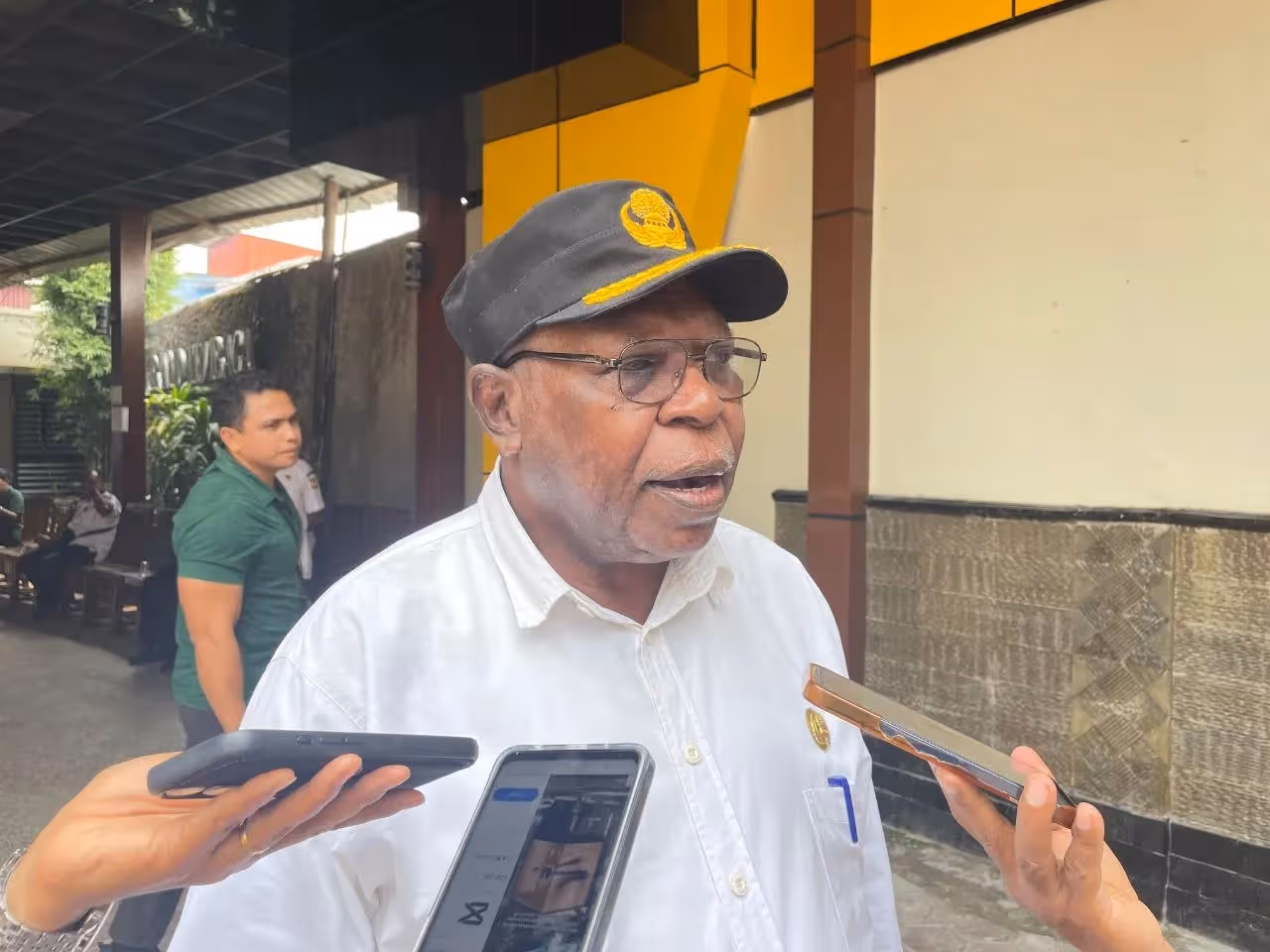 Plh Kepala BPBD Mimika, Fransiskus Bokeyau