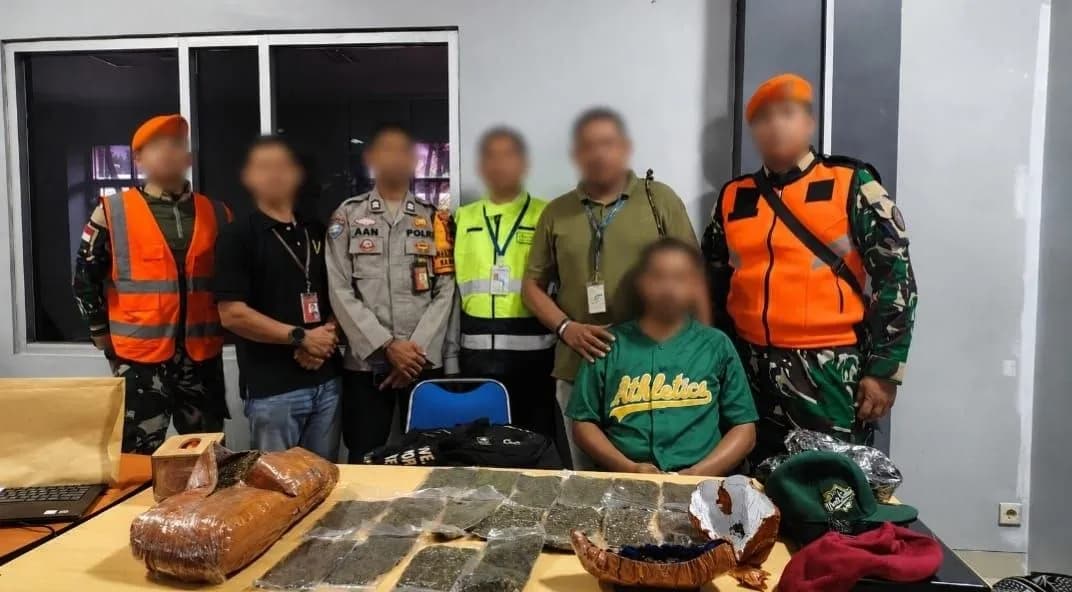 Ilustrasi berita JAYAPURA: Avsec Bandara Sentani Gagalkan Penyelundupan 2,6 Kg Ganja ke Sorong, Terdeteksi Mesin X-Ray
