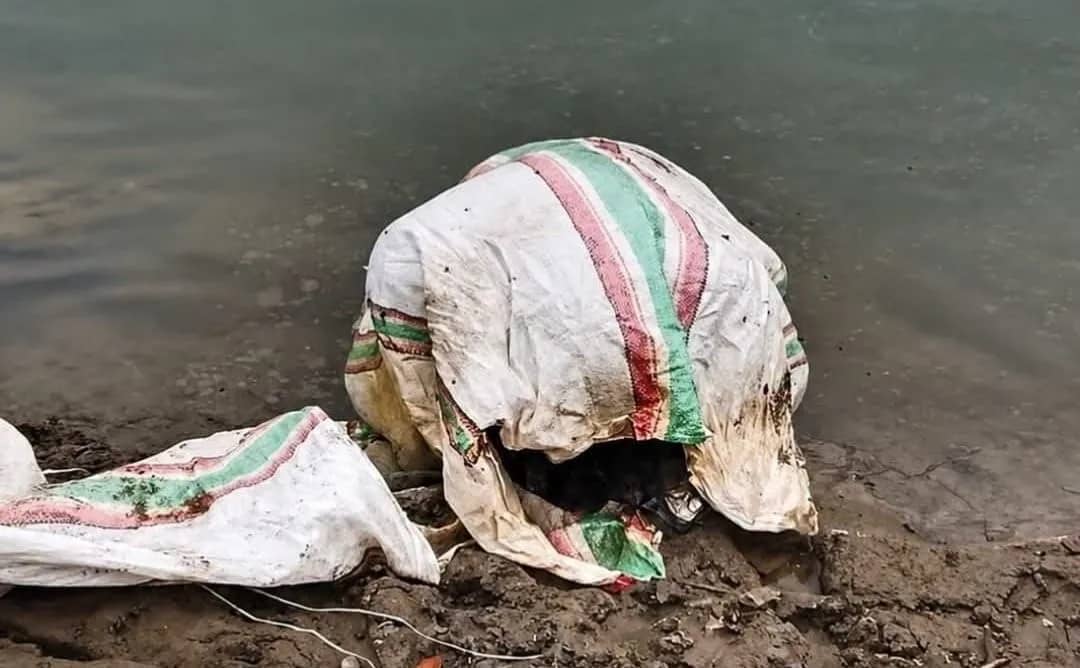 Karung berisi jenazah perempuan yang ditemukan di kawasan Jembatan Kali Kao, Kabupaten Boven Digoel, Papua Selatan, Minggu (25/10/2026).