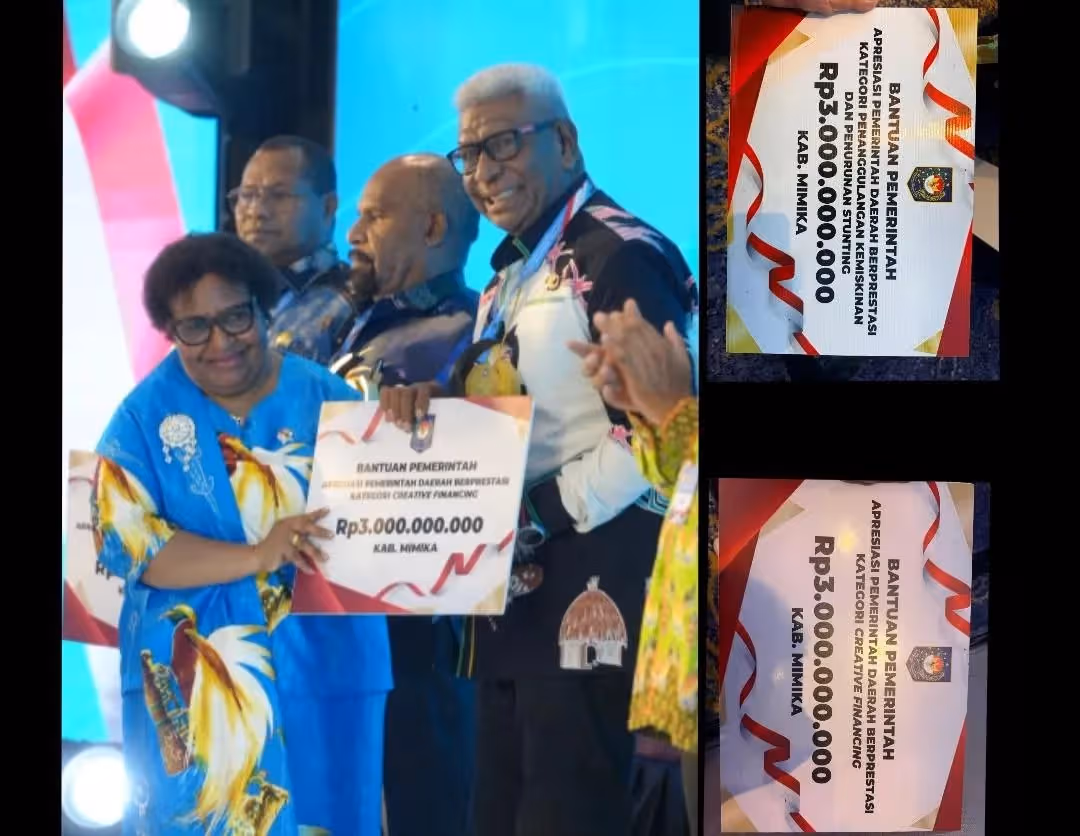 Bupati Mimika Johannes Rettob menerima penghargaan dari Kemendagri pada Malam Apresiasi Pemerintah Daerah Berprestasi se-Tanah Papua Tahun 2026 di Jayapura, Senin (22/6/2026).