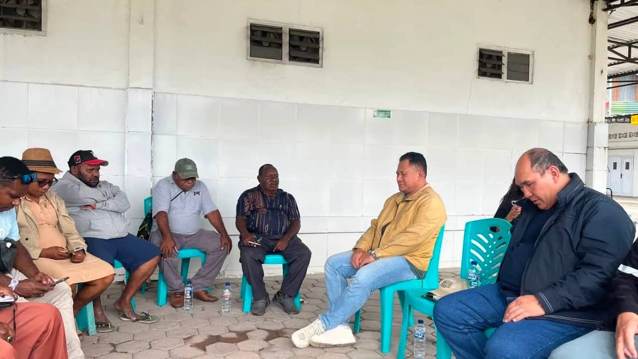 Suasana pertemuan para Supplier Tujuh Suku Kabupaten Mimika bersama manajemen PT PUMS di Kantor PT PUMS, Senin (20/7).