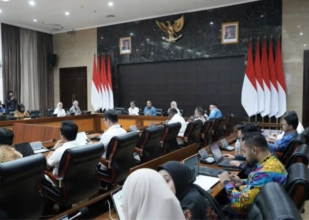 Rapat Sinkronisasi Perencanaan dan Pelaksanaan Rencana Aksi Percepatan Pembangunan Papua yang digelar Komite Eksekutif Percepatan Pembangunan Otonomi Khusus Papua di Kantor Sekretariat Negara, Jakarta, Kamis (1/10/2026).