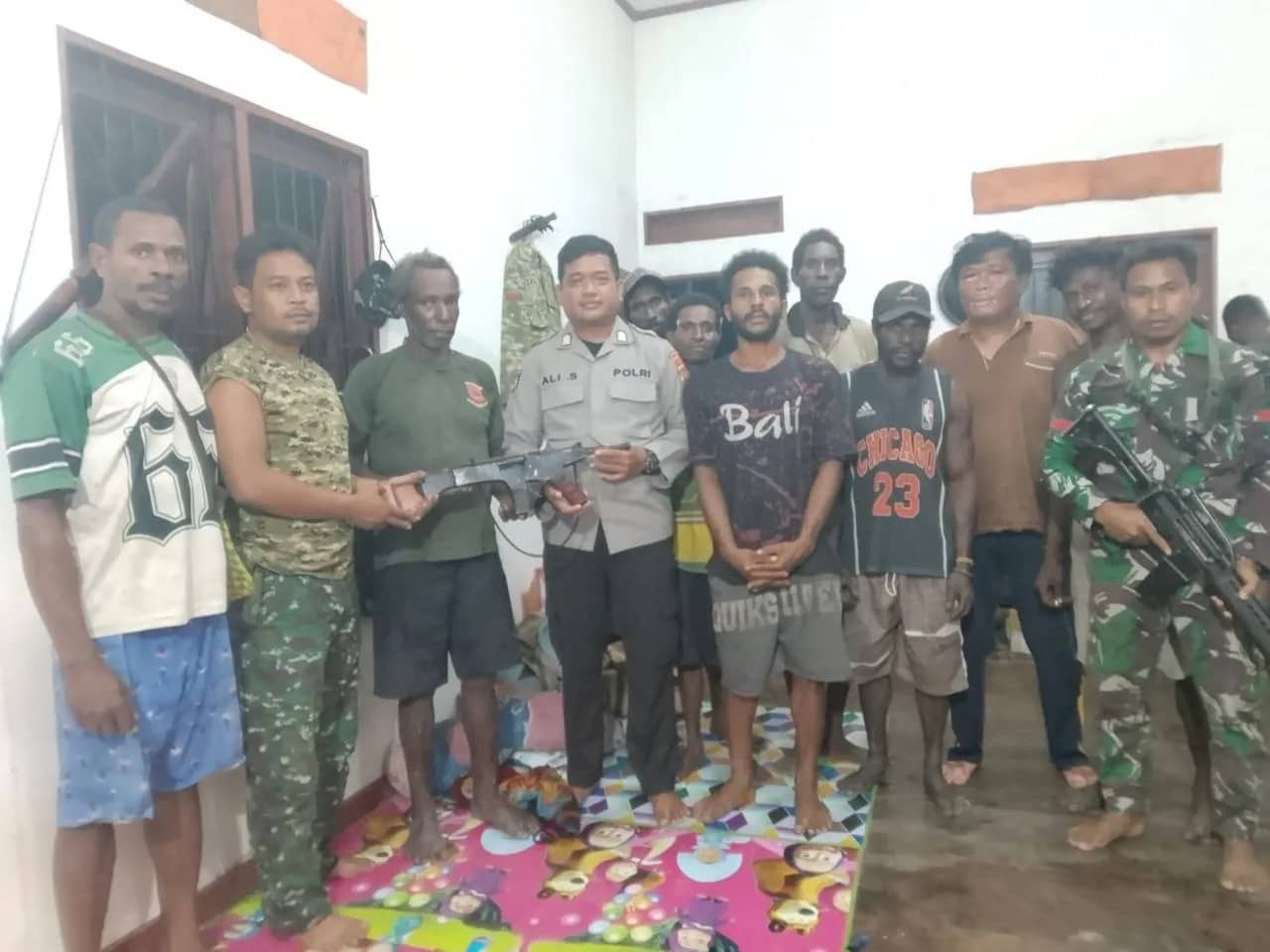 Ilustrasi berita Mimika: Temuan Senjata Rakitan di Kapiraya Diserahkan ke Polisi, Polres Mimika Selidiki Asal-usulnya