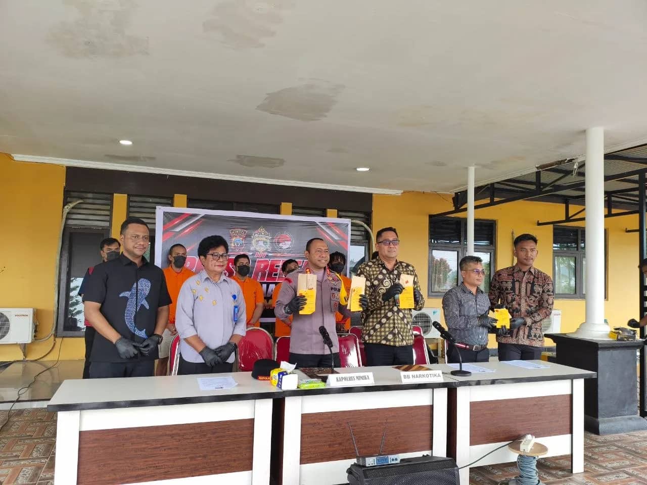 Ilustrasi berita Mimika: Polres Mimika Musnahkan Sabu dan Ganja Senilai Rp520 Juta, Empat Tersangka Diamankan