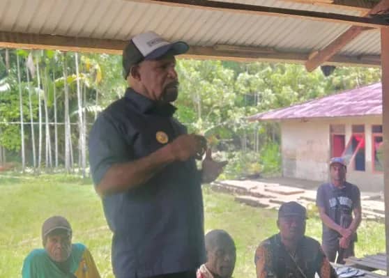 Bupati Jayapura, Dr. Yunus Wonda, S.H., M.H., didampingi Wakapolres Jayapura, staf ahli, serta sejumlah kepala Organisasi Perangkat Daerah (OPD), melakukan kunjungan kerja ke Distrik Kemtuk Gresi, Kamis (16/4/2026).