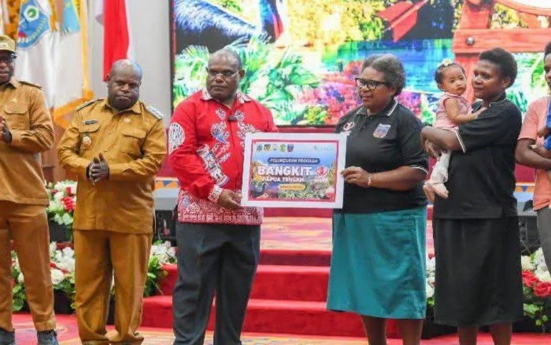 Gubernur Papua Tengah Meki Nawipa meluncurkan program Bangkit Papua Tengah.